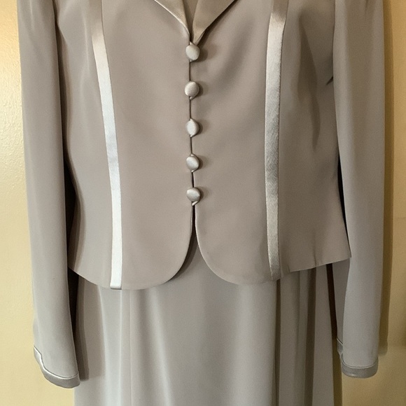 Oleg Cassini Black Tie champagne suit size 6 - Picture 4 of 14